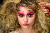 ...farbgewaltige Make-up-Kunstwerke, die von Maybelline auf der Eröffnungsshow der Fashion Week 2016 gezeigt wurden.