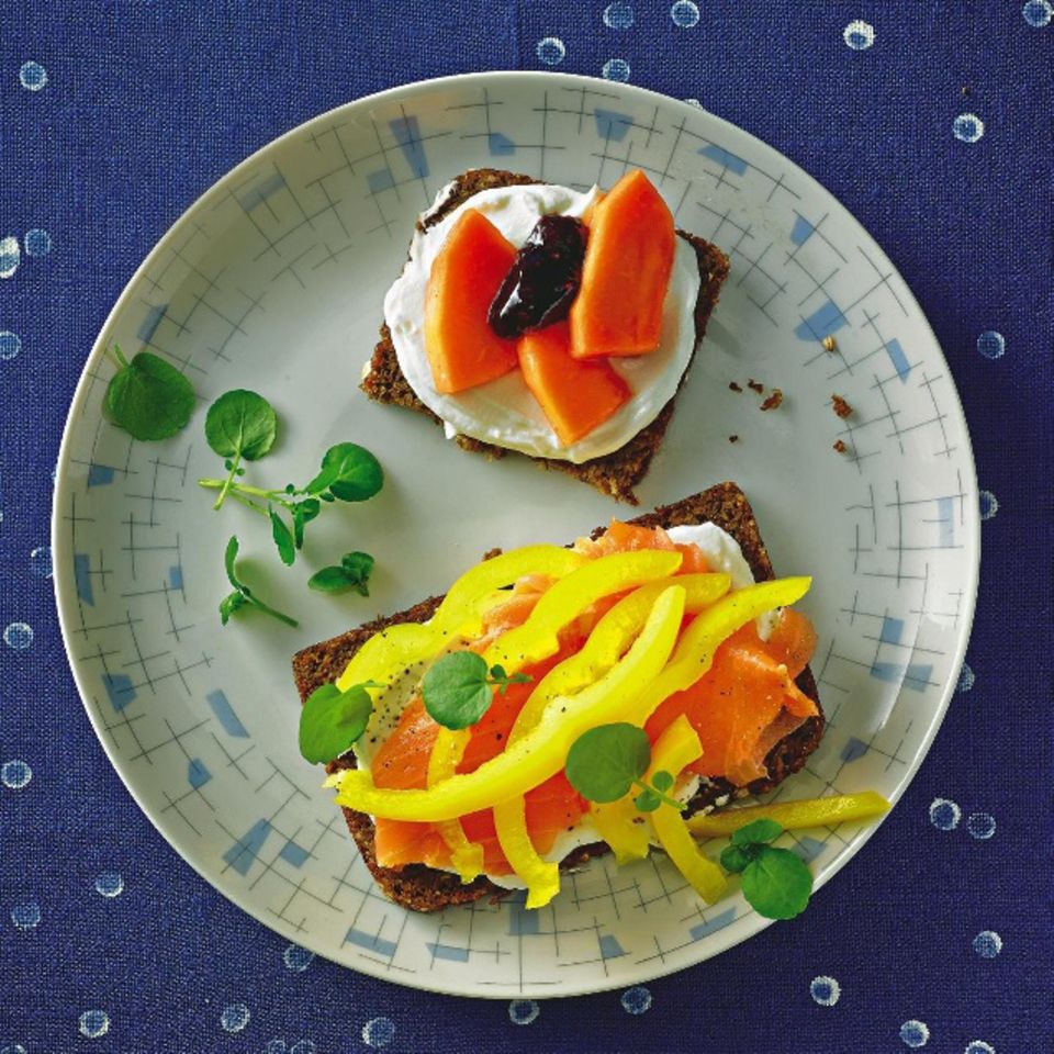 Lachs- und Papaya-Frühstück
