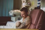 Direkt nach der Geburt: Diese 14 Bilder zeigen die tiefe Liebe von Vätern zu ihren Kindern