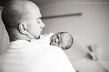 Direkt nach der Geburt: Diese 14 Bilder zeigen die tiefe Liebe von Vätern zu ihren Kindern