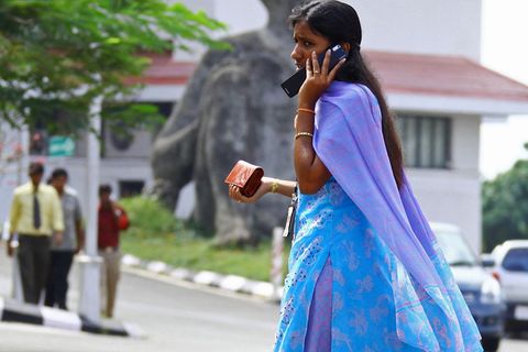 Handyverbot für Mädchen - in Indien gibt's das leider wirklich