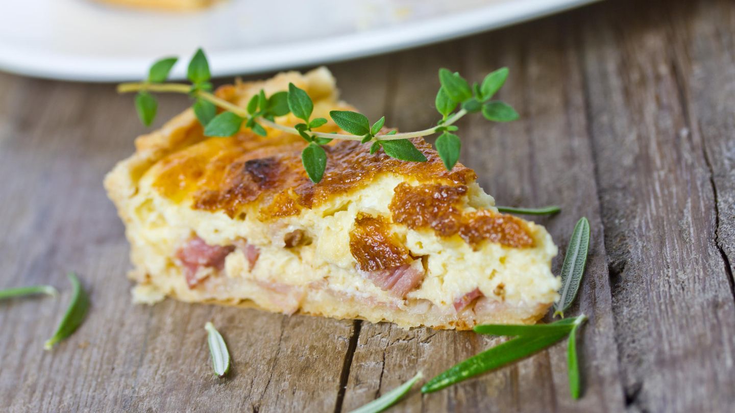 Feierabend-Rezept: Schneller Zwiebelkuchen mit Kochschinken