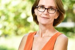 Christine Finke schreibt seit 2011 das Blog "Mama arbeitet" über ihr Leben als Alleinerziehende mit drei Kindern. Die freie Journalistin und Kinderbuchtexterin lebt in Konstanz, wo sie sich im Stadtrat für Familien einsetzt. Sie ist auch einer unserer Blog-Lieblinge. Christine Finke schreibt seit 2011 das Blog "Mama arbeitet" über ihr Leben als Alleinerziehende mit drei Kindern. Die freie Journalistin und Kinderbuchtexterin lebt in Konstanz, wo sie sich im Stadtrat für Familien einsetzt. Sie ist auch einer unserer Blog-Lieblinge.