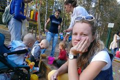 Mutter dokumentiert ihre Babypause mit dem Selfie-Stick Mutter dokumentiert ihre Babypause mit dem Selfie-Stick