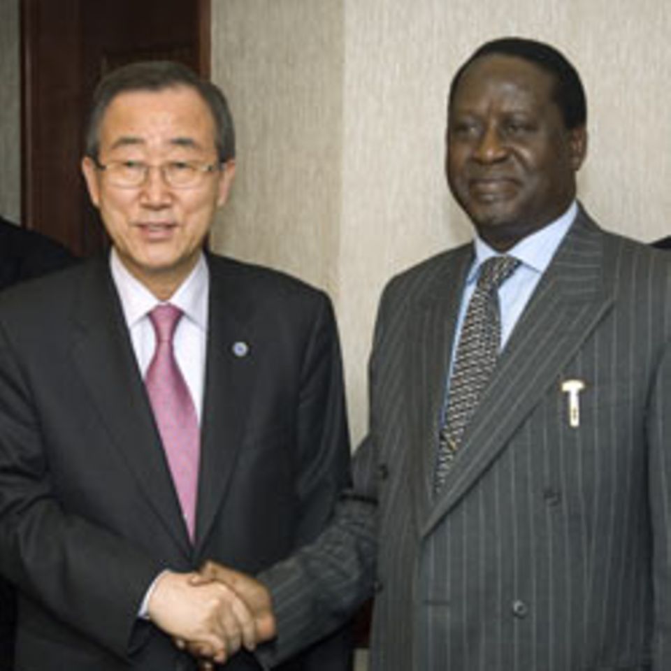 Oppositionsführer Raila Odinga (rechts) und UN-Generalsekretär Ban Ki Moon.