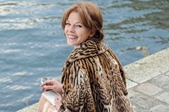 Glücklich und begeistert genießt Romy (Jessica Schwarz) Paris. Glücklich und begeistert genießt Romy (Jessica Schwarz) Paris.