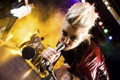 Auch eine Form politischen Modebewusstseins: Punks äußern über ihren Stil, wofür sie politisch stehen Auch eine Form politischen Modebewusstseins: Punks äußern über ihren Stil, wofür sie politisch stehen