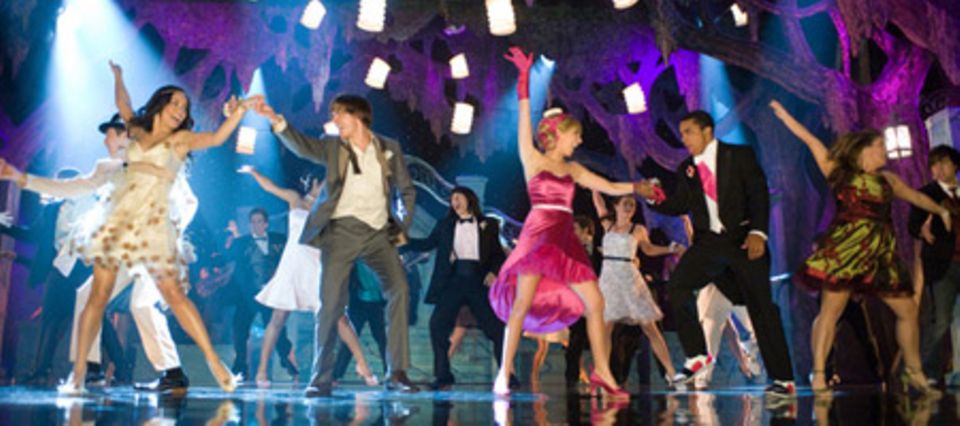 In "High School Musical 3 - Senior Year" sind alle wieder auf der Bühne