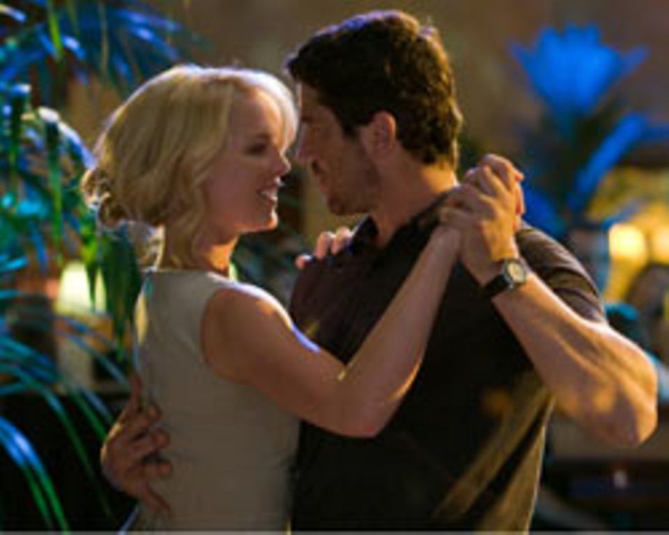 Gegensätze ziehen sich an: Die beiden Widersacher Abby (Katherine Heigl) und Mike (Gerard Butler) entdecken einige unerwartete Gemeinsamkeiten. Gegensätze ziehen sich an: Die beiden Widersacher Abby (Katherine Heigl) und Mike (Gerard Butler) entdecken einige unerwartete Gemeinsamkeiten.