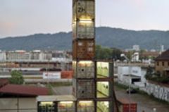Der Freitag-Shop in Zürich besteht aus alten Containern Der Freitag-Shop in Zürich besteht aus alten Containern