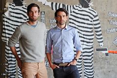 Daniel und Markus Freitag (v.l.) sind die kreativen Köpfe hinter den Freitag-Taschen Daniel und Markus Freitag (v.l.) sind die kreativen Köpfe hinter den Freitag-Taschen