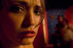 Tamara weiß in "Revanche" nicht, wie sie ihrem Zuhälter entkommen kann. Alex schon. Doch um welchen Preis? Tamara weiß in "Revanche" nicht, wie sie ihrem Zuhälter entkommen kann. Alex schon. Doch um welchen Preis?