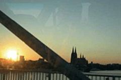 Klee kommen heim nach Köln. Ein Stadtpanorama aus dem Tourbus. Klee kommen heim nach Köln. Ein Stadtpanorama aus dem Tourbus.