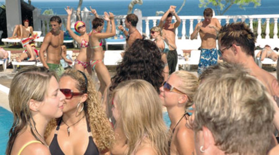 Party auf Ibiza - wo auch Dieter schon sein Haupt bräunte Party auf Ibiza - wo auch Dieter schon sein Haupt bräunte