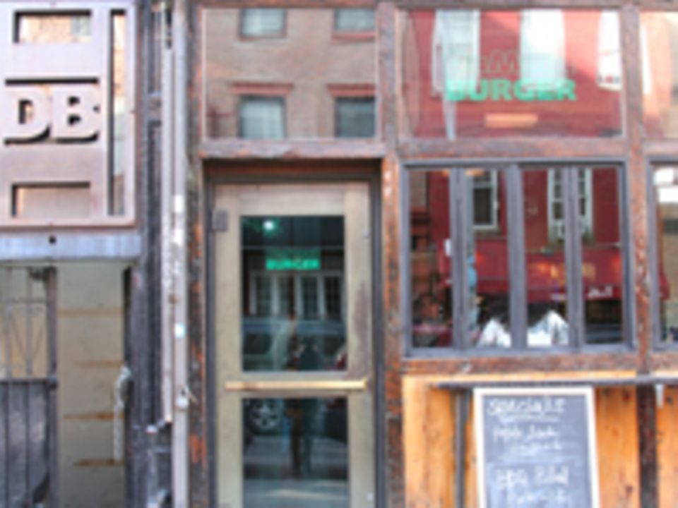 Dumont Burger an der Bedford Avenue Ecke North 3rd Street Dumont Burger an der Bedford Avenue Ecke North 3rd Street