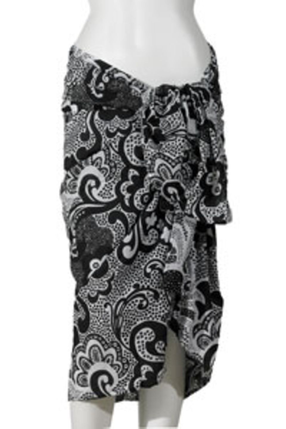 Pareo von Rip Curl mit Blumenmuster in Schwarz/Weiß, ca. 27 Euro. Pareo von Rip Curl mit Blumenmuster in Schwarz/Weiß, ca. 27 Euro.