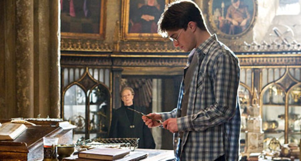 Harry (Daniel Radcliffe) bereitet sich auf den Kampf gegen Voldemort vor Harry (Daniel Radcliffe) bereitet sich auf den Kampf gegen Voldemort vor
