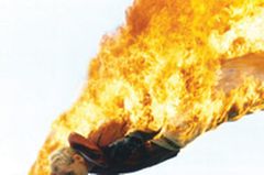 Absolutes Highlight der Stunt-Show "Tatonka": Der Feuersprung Absolutes Highlight der Stunt-Show "Tatonka": Der Feuersprung