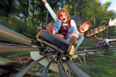 In Europas längster Freizeitpark-Rodelbahn "Trapper Slider" kommt man richtig in Fahrt In Europas längster Freizeitpark-Rodelbahn "Trapper Slider" kommt man richtig in Fahrt