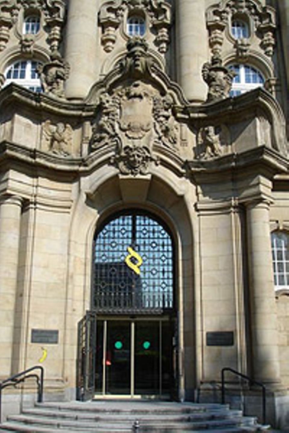 Spraybanane und Paragraphenbananen am Oberlandesgericht Köln Spraybanane und Paragraphenbananen am Oberlandesgericht Köln