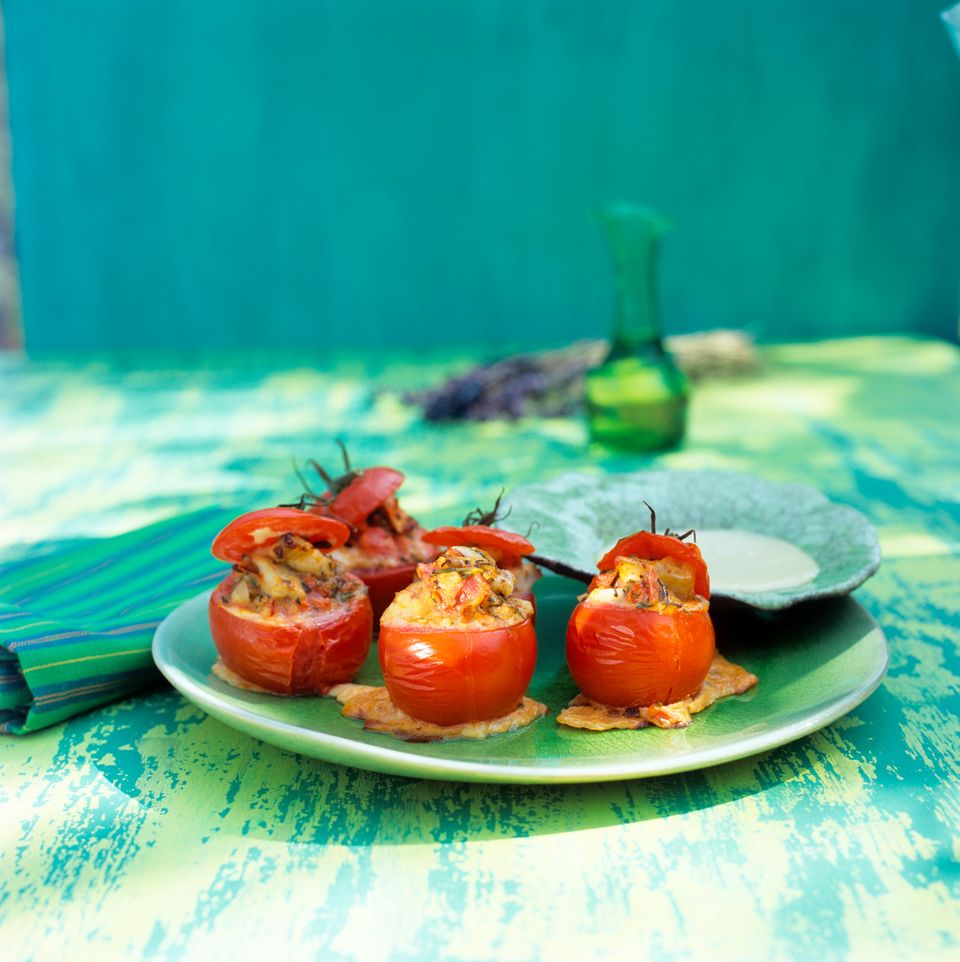 Gefüllte Tomaten mit provenzialischer Fischterrine