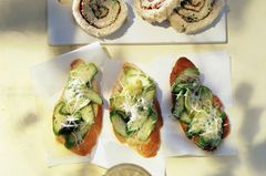 Spargelcremeröllchen als Vorspeise Spargel-Vorspeise: Spargelcremeröllchen
