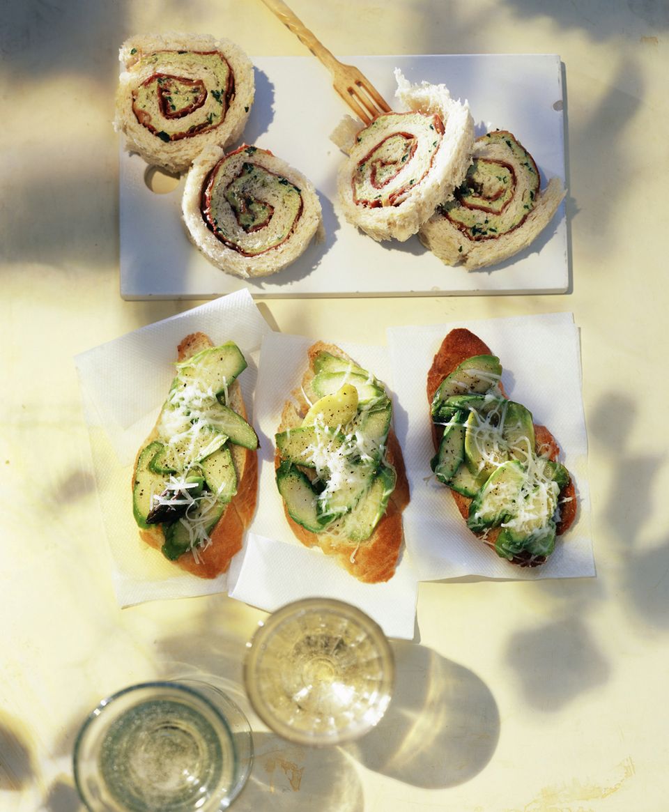Spargelcremeröllchen als Vorspeise Spargel-Vorspeise: Spargelcremeröllchen