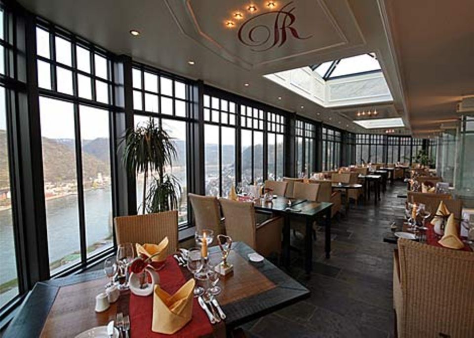 Auch im Wintergarten hat man einen tollen Rheinblick ... Auch im Wintergarten hat man einen tollen Rheinblick ...