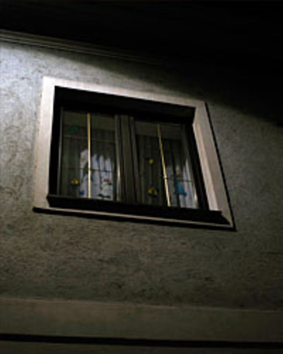 Sinnbild für den Inzest-Fall von Amstetten: Die verhangenen Fenster in der Ybbsstraße 40