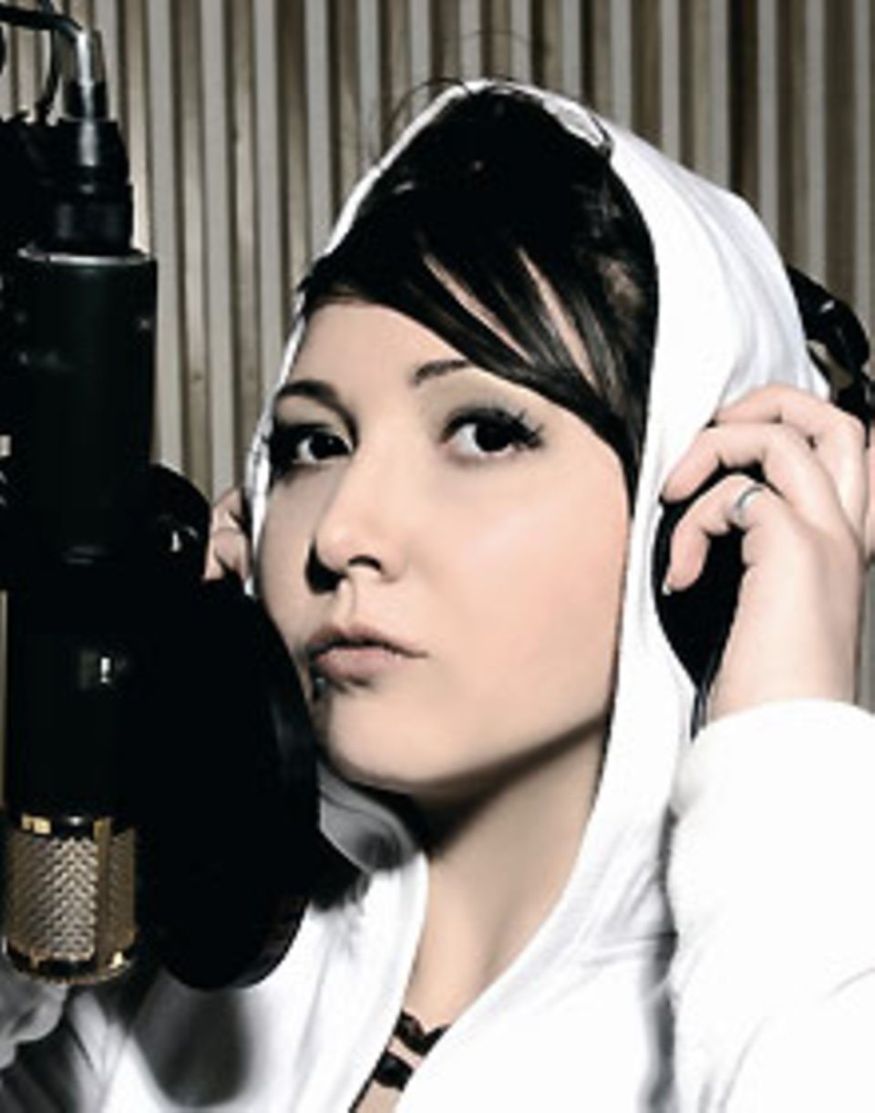 TemmyTon, 27, Deutsch-Türkin aus Hamburg, hat 2007 ihr erstes Soloalbum veröffentlicht. Nicht auf dem "We B*Girlz"-Festival dabei - macht gerade eine Baby-Pause.