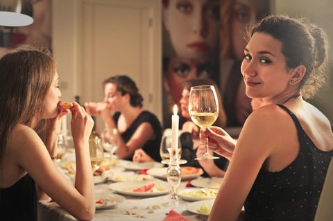 Frauen beim Dinner