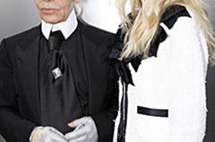 Der Designer - deutlich erschlankt neben seiner Muse. Der Designer - deutlich erschlankt neben seiner Muse.