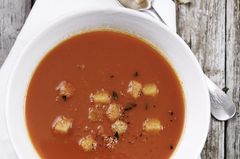 Serve tomato soup with crôutons and cream