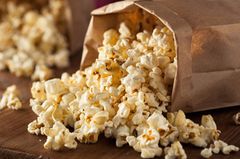 10 Snacks, die ihr abends bedenkenlos naschen könnt 10 Snacks, die ihr abends bedenkenlos naschen könnt