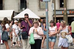 Wie Dicke auf der Straße angestarrt werden Wie Dicke auf der Straße angestarrt werden