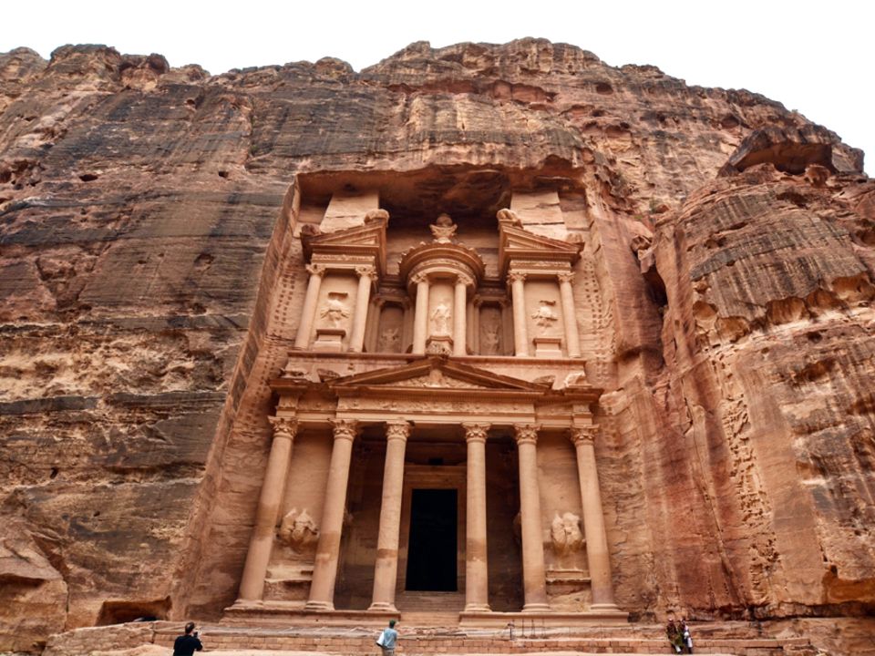 Die imposante Säulenfassade des Schatzhauses Khazne al-Firaun.