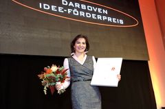 Strahlende Gewinnerin: Wissenschaftlerin Jelena Stojadinovic freut sich über den 1. Preis Strahlende Gewinnerin: Wissenschaftlerin Jelena Stojadinovic freut sich über den 1. Preis