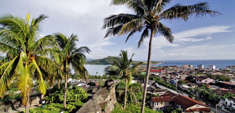 Schöne Aussichten vom Hotel "Castillo" in Baracoa über die alte Seefahrerstadt im Osten von Kuba