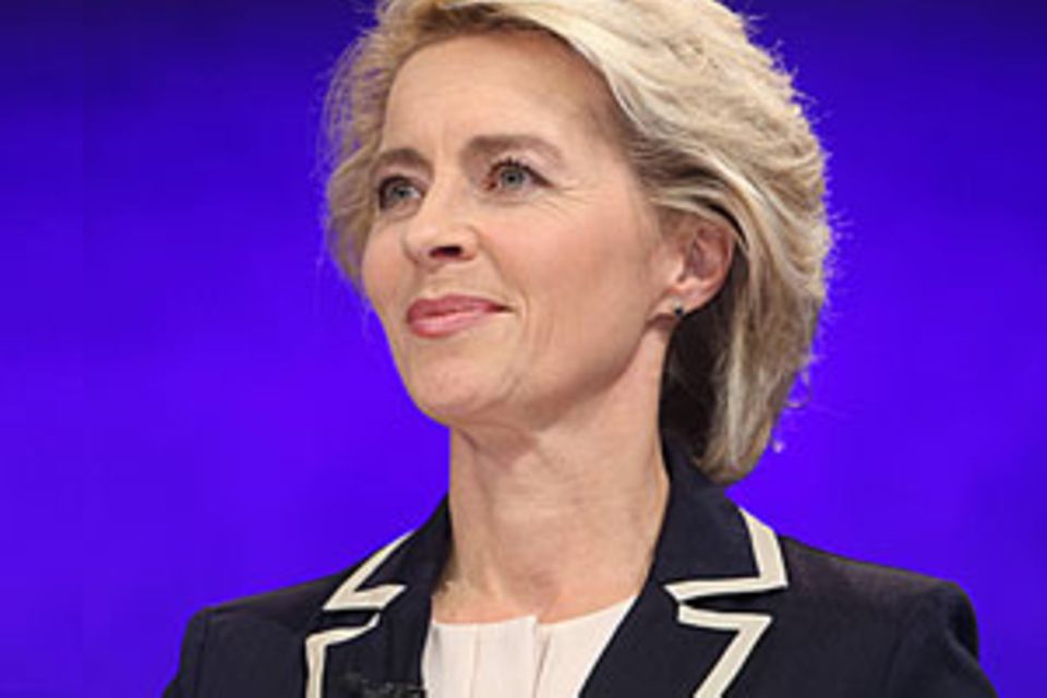 Ursula von der Leyen, CDU, wechselt im Kabinett der Großen Koalition vom Arbeits- ins Verteidigungsministerium