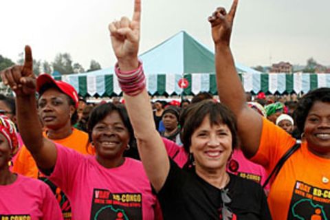 Eve Ensler: Ein Leben für eine Welt ohne Gewalt