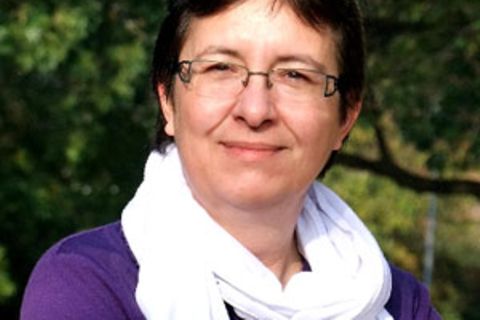 Anette Judersleben, 1965 in Stuttgart geboren, lebt mit ihrer Familie in der Nähe von Köln. Schreiben ist für sie kein Hobby, sondern Berufung. Nach einigen kleineren Veröffentlichungen erschien im Mai 2013 ihr erster Roman "Kölsch und Spätzle".