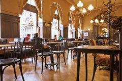 Traditionsreiches Wiener Kaffeehaus: Das Café Sperl Traditionsreiches Wiener Kaffeehaus: Das Café Sperl