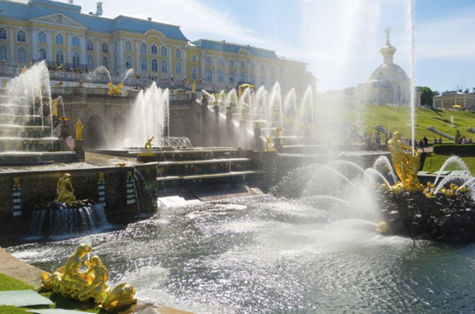 Schloss Peterhof am Finnischen Meerbusen Schloss Peterhof am Finnischen Meerbusen