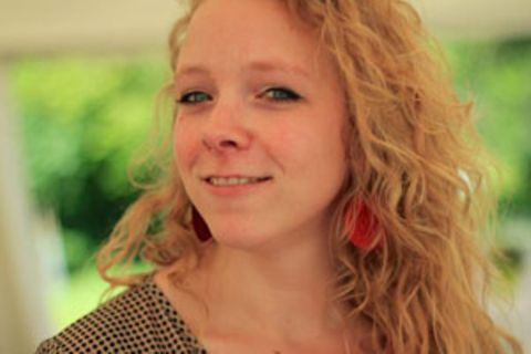 Sabine Drotbohm, 32, wohnt in Dresden und pendelte sechs Jahre als PR-Beraterin täglich im Rhein-Main Gebiet. Bis das Leben, das sie führen wollte, doch zu weit weg war. Sie kündigte den Job und das Pendeln und ist nun freie Texterin und PR-Referentin. Texte von ihr sind in ihrem Blog "Wortstube" zu finden.
