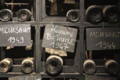 Im "Marché aux Vins" gibt es alte und neue Tropfen aus der Weinregion Im "Marché aux Vins" gibt es alte und neue Tropfen aus der Weinregion