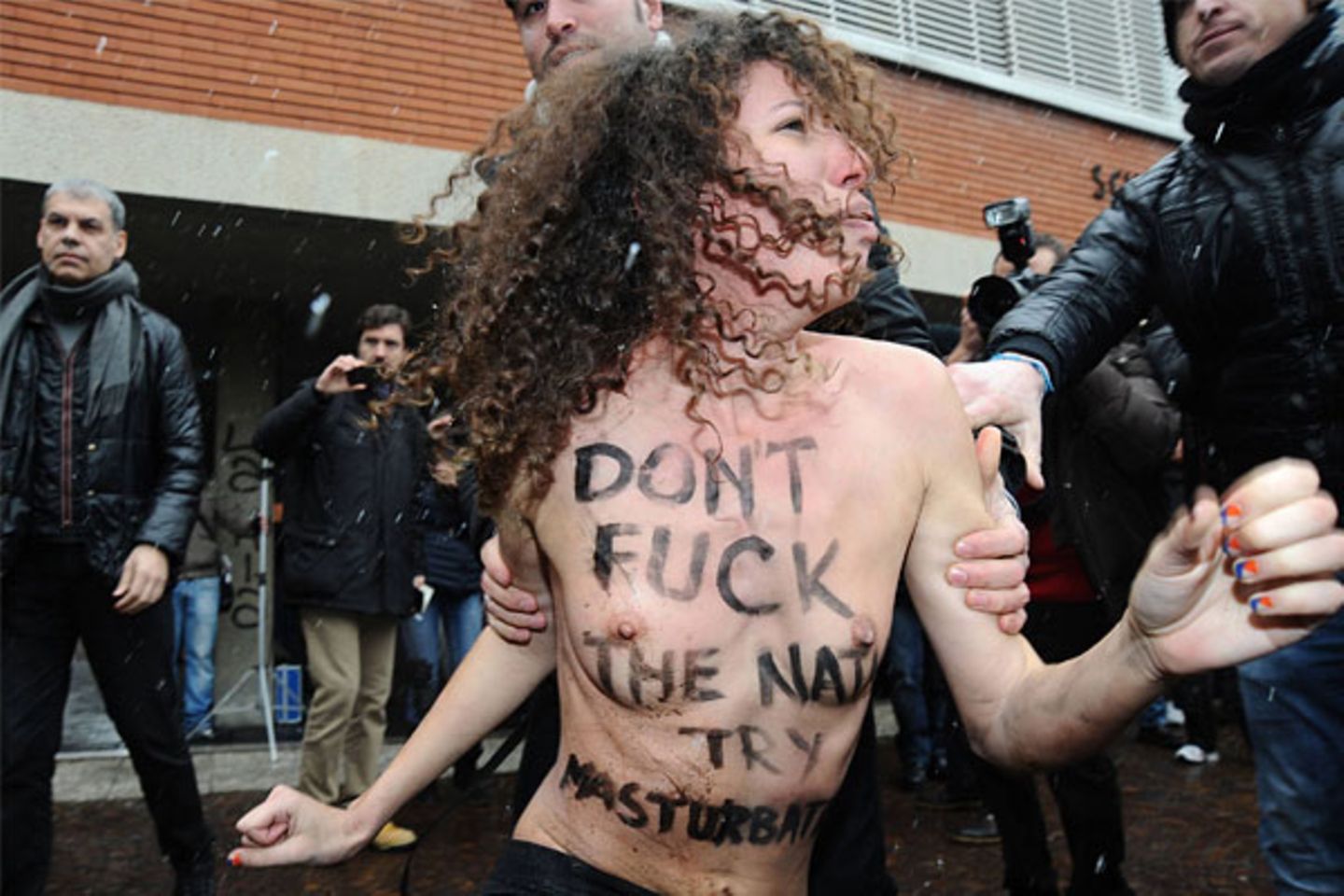Femen-Aktivistinnen: Nackter Protest gegen Berlusconi