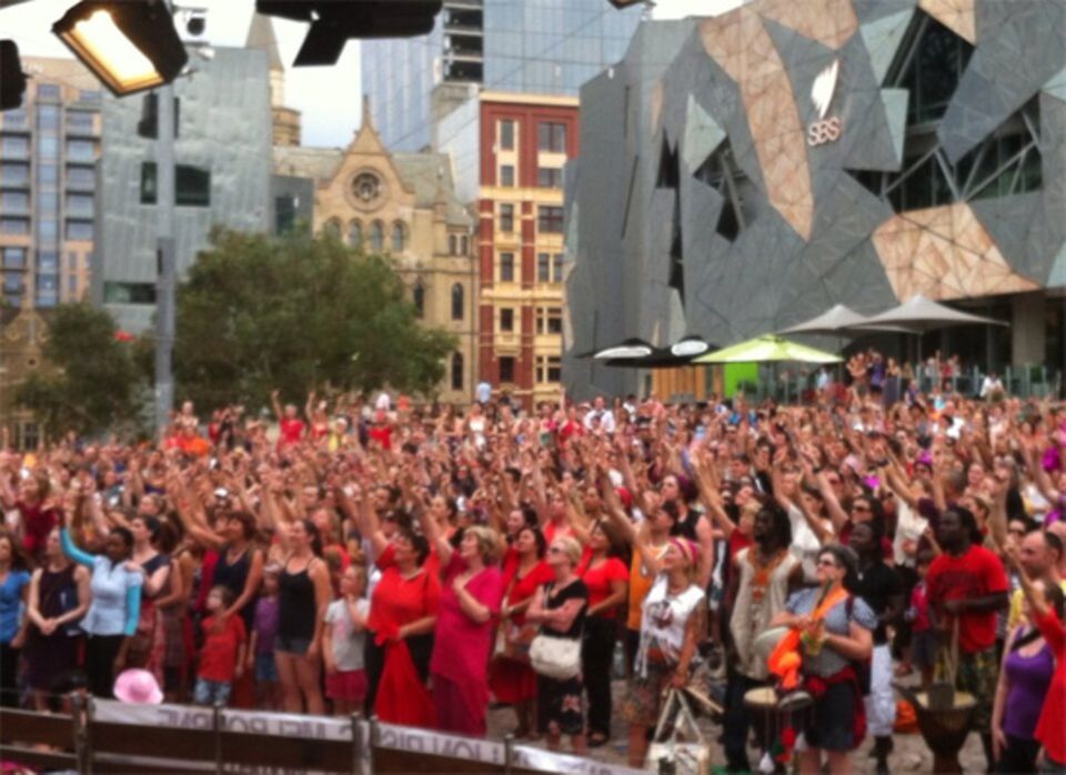 One Billion Rising: Flashmobs aus aller Welt One Billion Rising: Flashmobs aus aller Welt