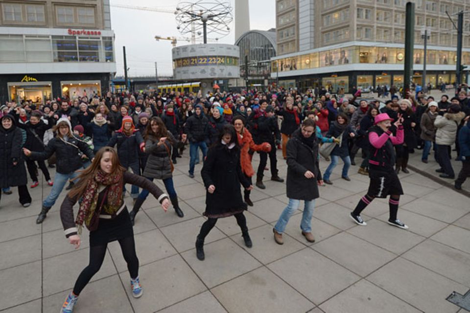 One Billion Rising: Flashmobs aus aller Welt One Billion Rising: Flashmobs aus aller Welt