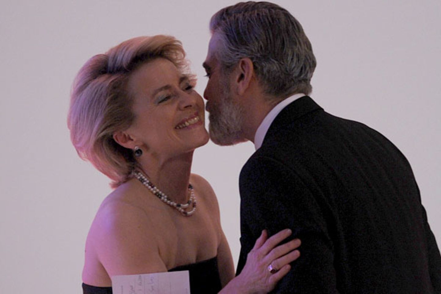 George Clooney busselt Ursula von der Leyen: Wir wollen auch! George Clooney busselt Ursula von der Leyen: Wir wollen auch!