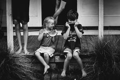 Pures Glück: Erkennt ihr, was auf diesen Kinder-Bildern fehlt? Pures Glück: Erkennt ihr, was auf diesen Kinder-Bildern fehlt?